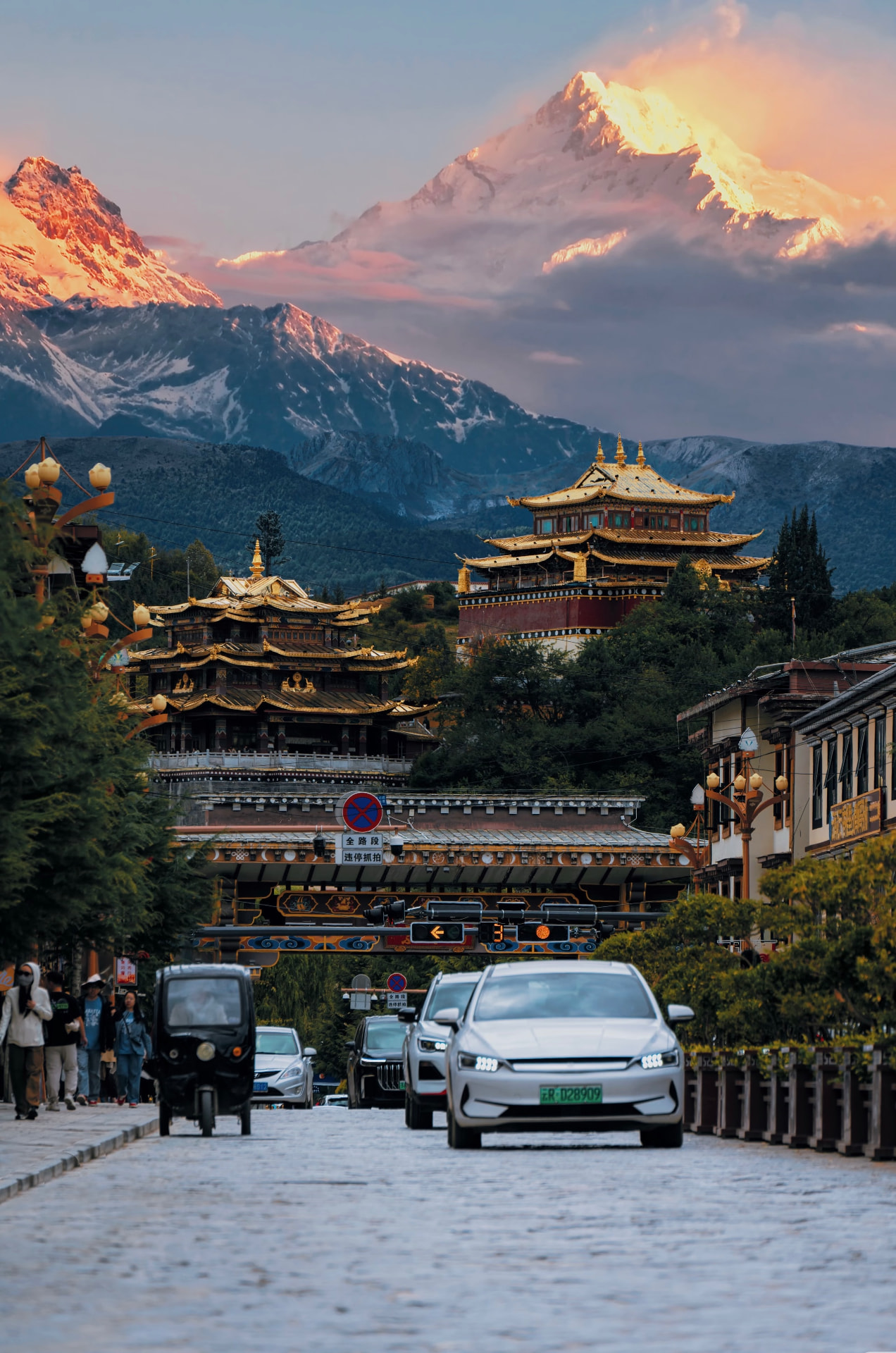 Shangri-La, Yunnan — Sacred Mountains & Tibetan Wisdom